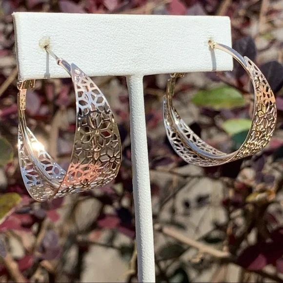 Rose gold tone hoop earrings floral cutout design new coastal cowgirl boho - Picture 8 of 11